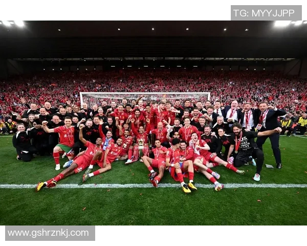 足球明星的辉煌成就与个人魅力深度解析与评价